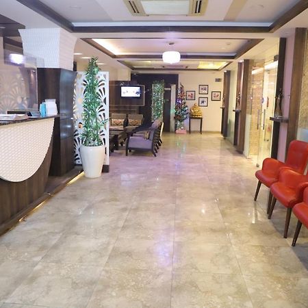 Hotel Genx Le Crescent Ghaziabad Exterior foto