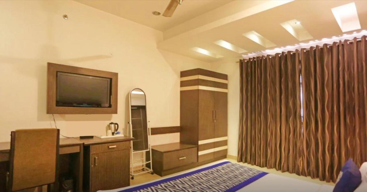 Hotel Genx Le Crescent Ghaziabad Exterior foto